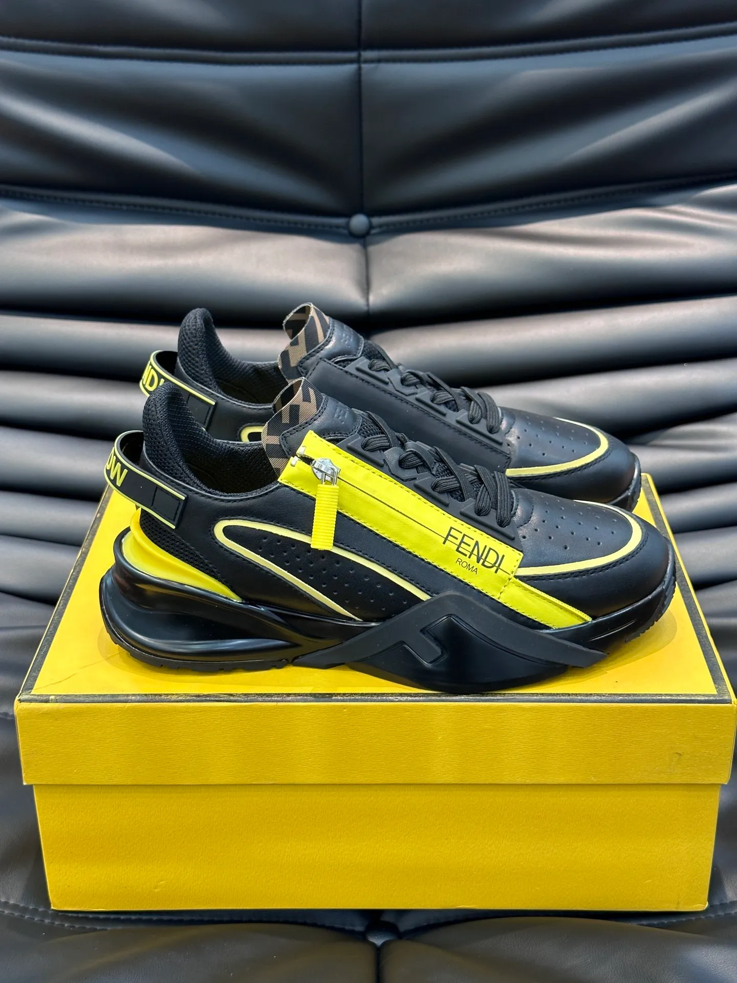 Men's shoes 💰p560 "Fend*" new men's casual sports shoes, equipped with elastic straps, side zippers, and corrugated soles engraved with F. Embossed Fendi Flow lettering on the heel. Made of technical fabric and a mix of blue and suede. Decorated with Lycra® details. FF graphic tongue. Ultra-light and wear-resistant EVA sole. Size: 38-44